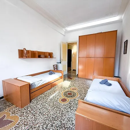 Ampio Quadrilocale - 50metri Stazione Treni Apartamento